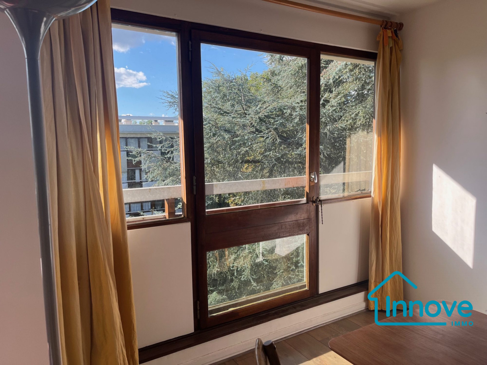 
                                                Vente
                                                 STUDIO - 27 M² - LE CHESNAY ROCQUENCOURT