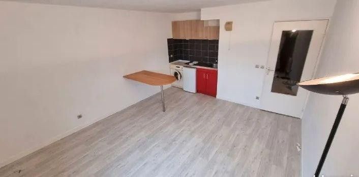 
                                                Location
                                                 Studio 27m² au cœur de Poissy refait à neuf
