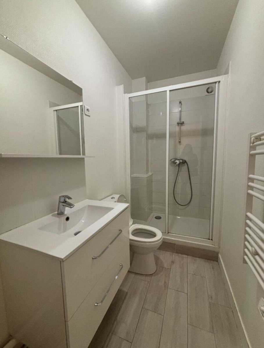 
                                                Location
                                                 Studio 28m2