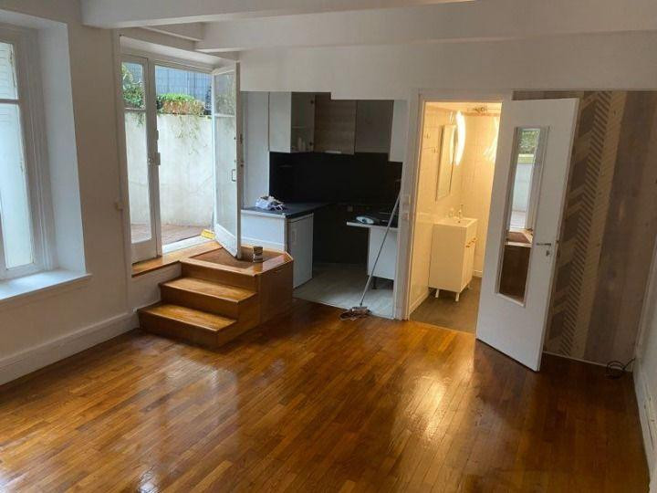 
                                                Location
                                                 Studio 30 m2 avec jardin