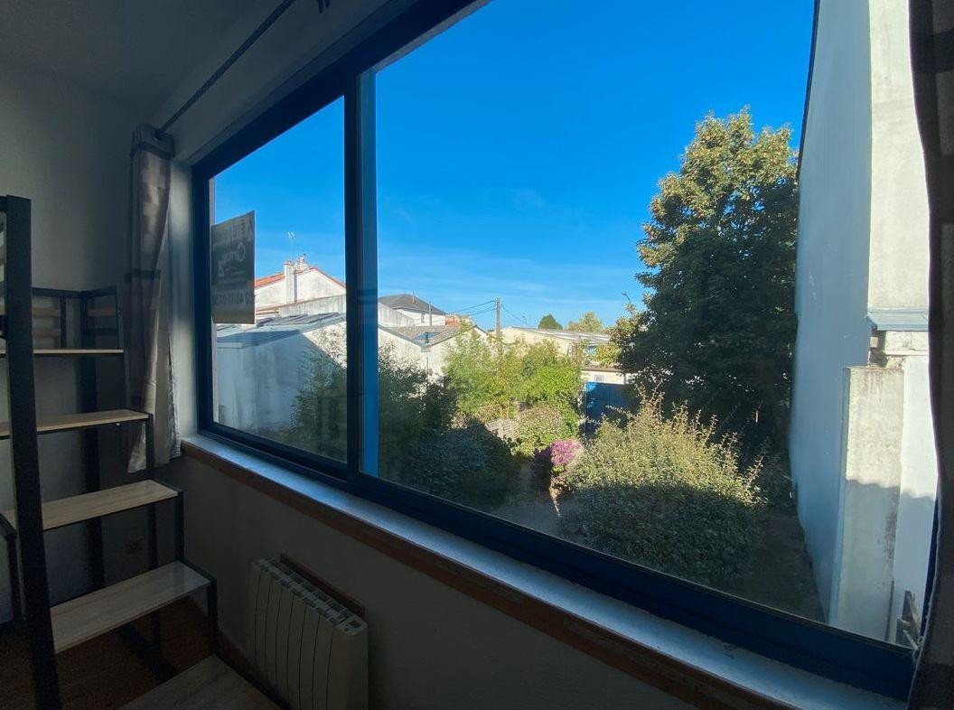 
                                                Location
                                                 Studio 30m2 idéalement situé sur l'Ile de Nantes