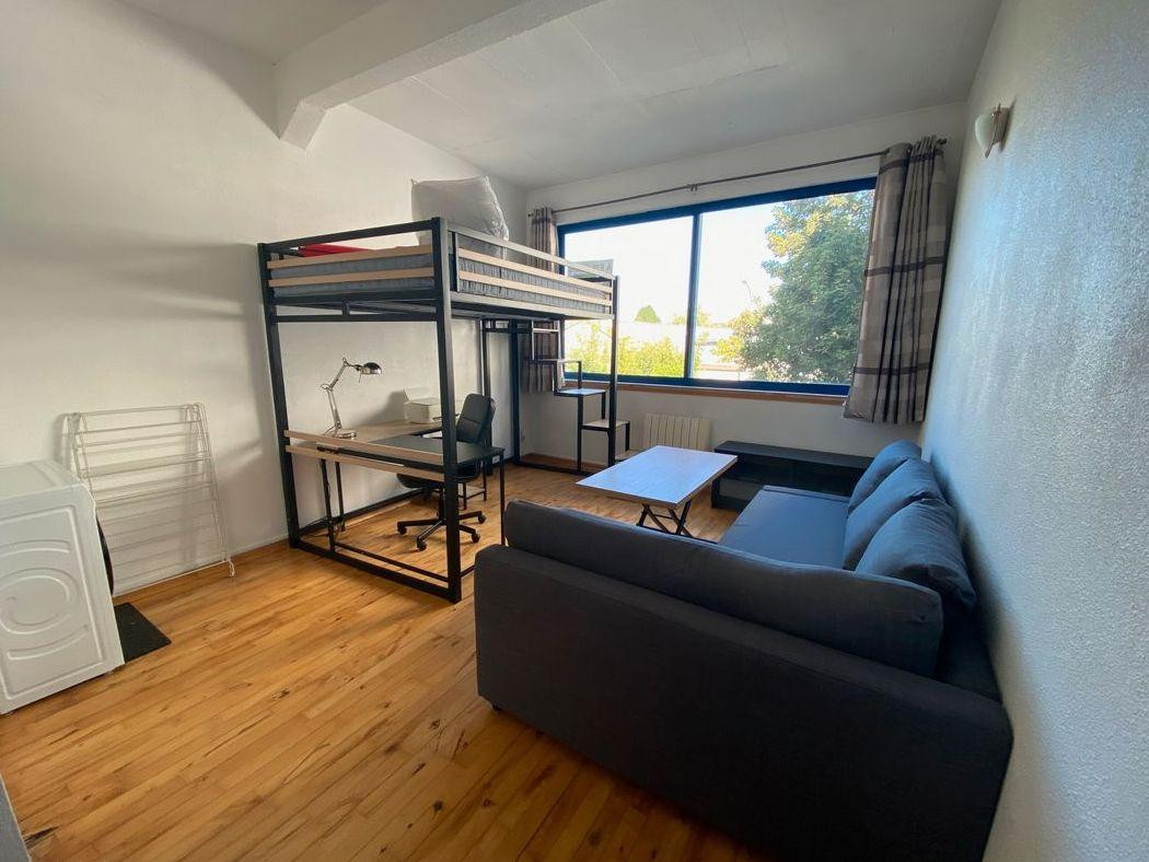
                                                Location
                                                 Studio 30m2 idéalement situé sur l'Ile de Nantes
