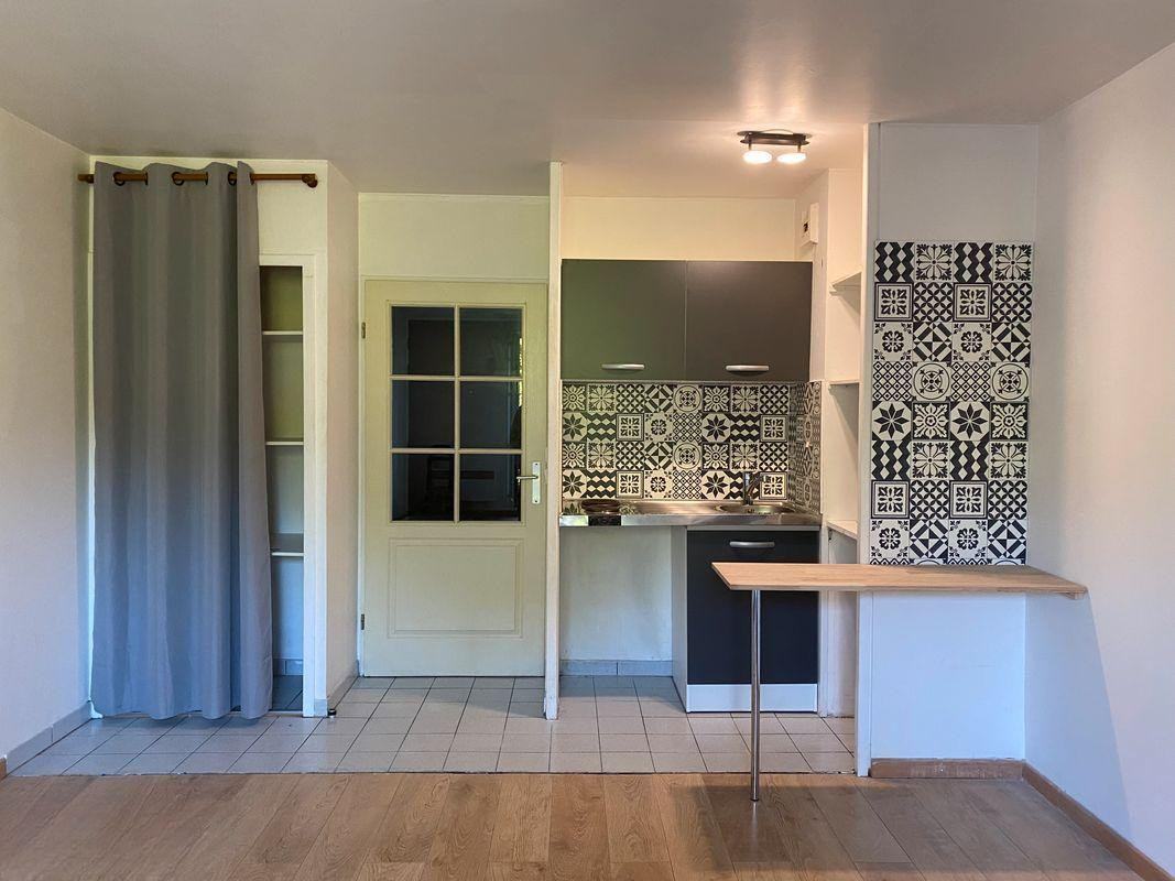 
                                                Location
                                                 Studio 31m2