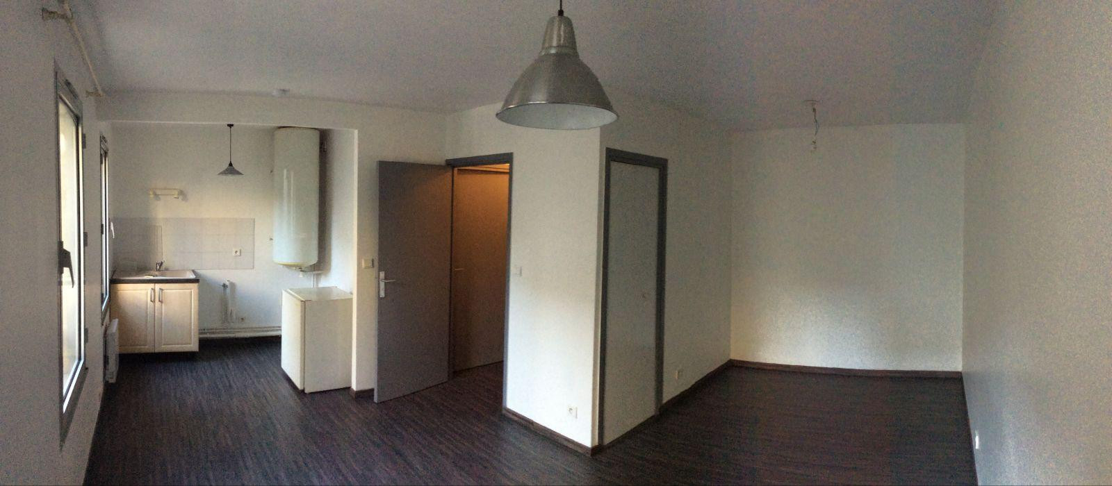 
                                                Location
                                                 STUDIO 32 m² garage centre-ville d'Arles arènes.