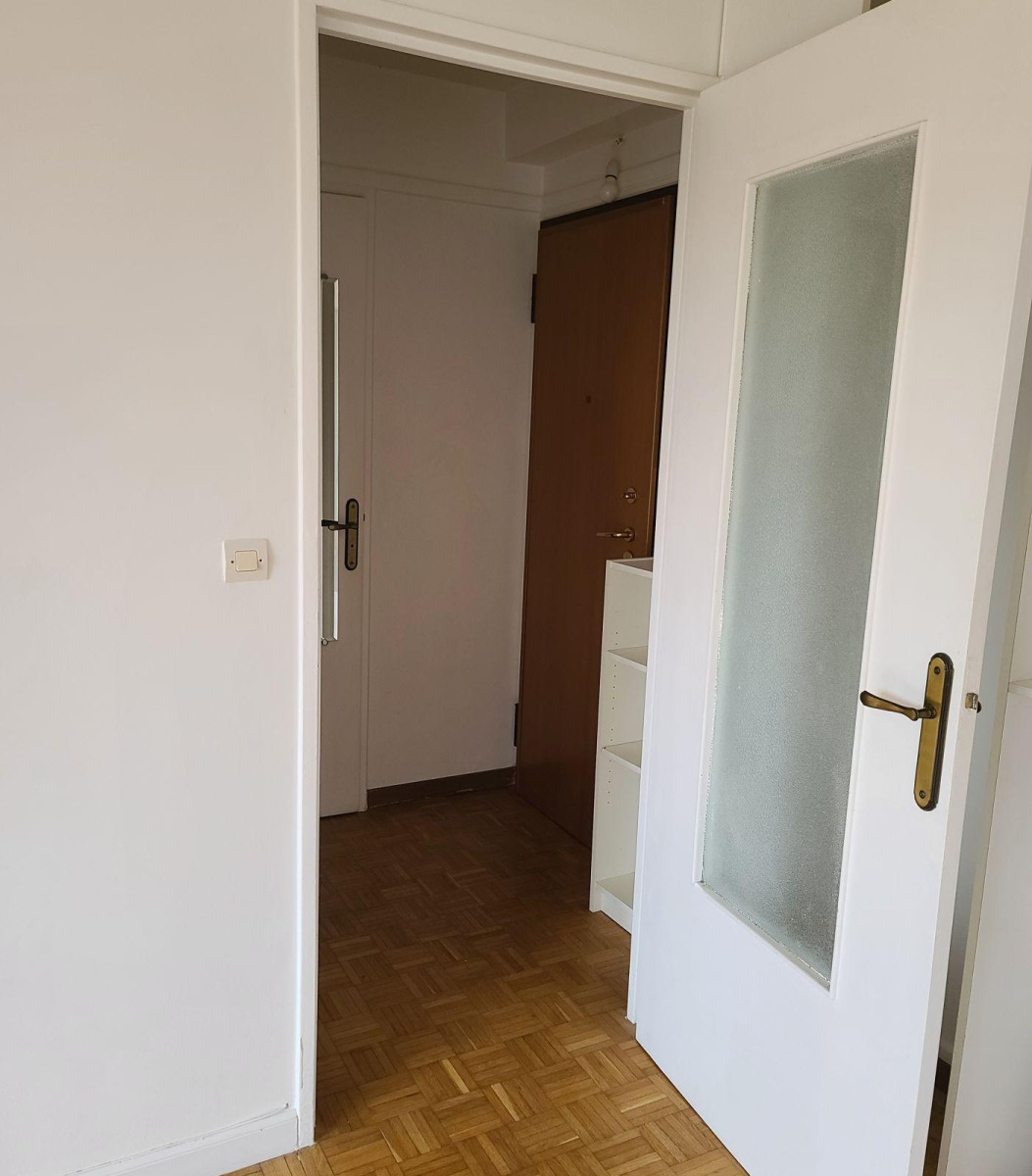 
                                                Location
                                                 Studio 32 m2 avec balcon sans vis-à-vis