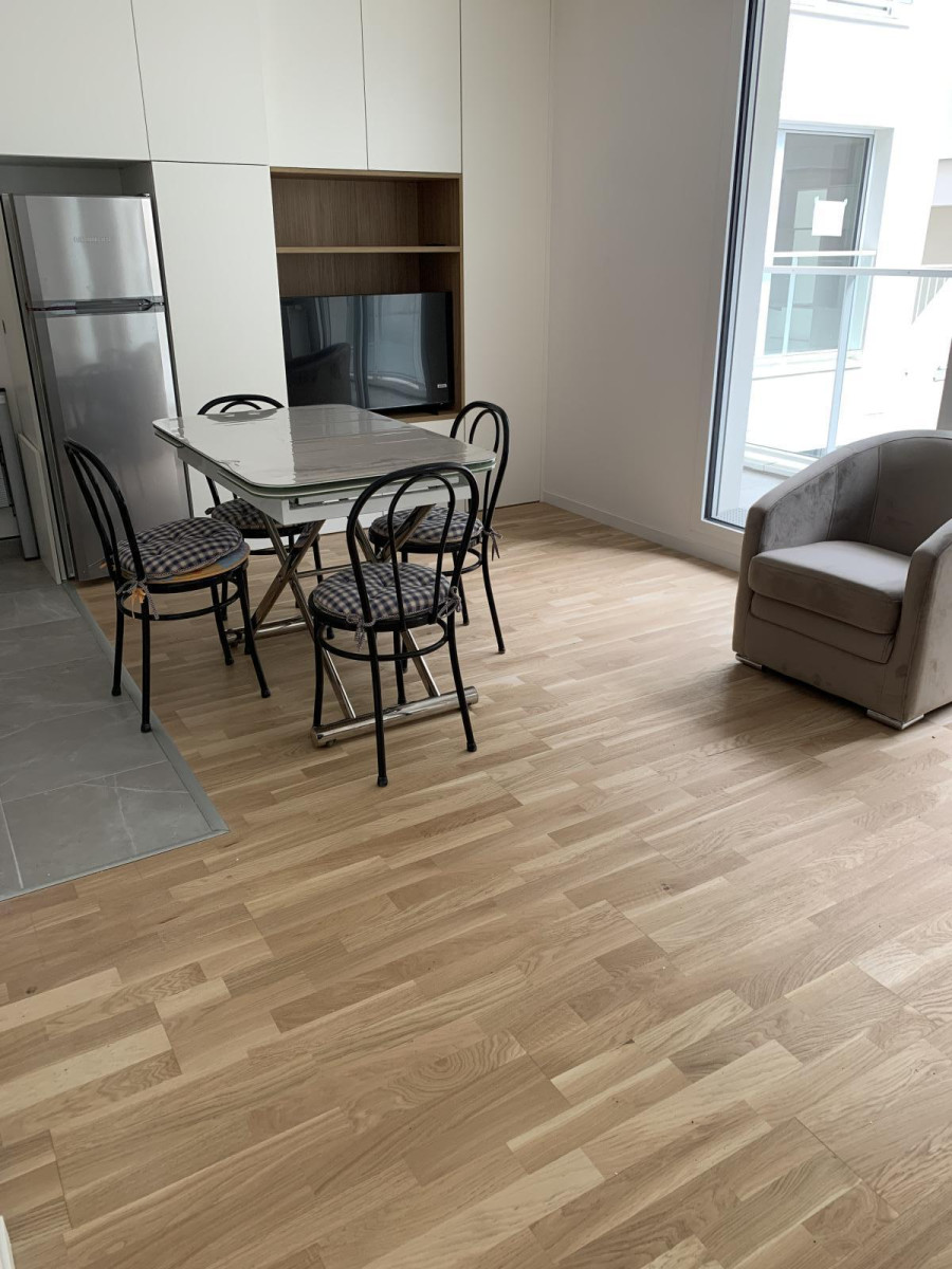 
                                                Location
                                                 Studio 33m², neuf, transports, possibilité climati