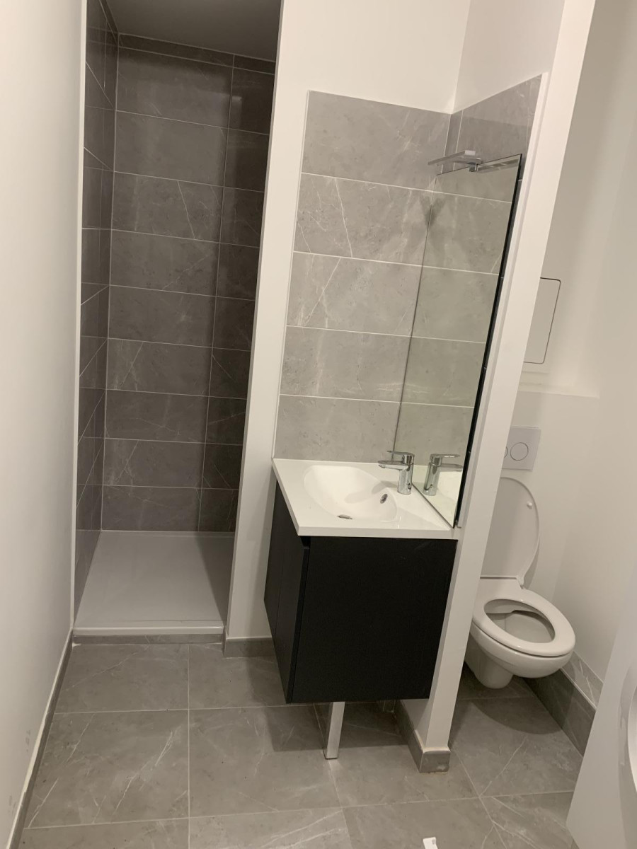 
                                                Location
                                                 Studio 33m², neuf, transports, possibilité climati