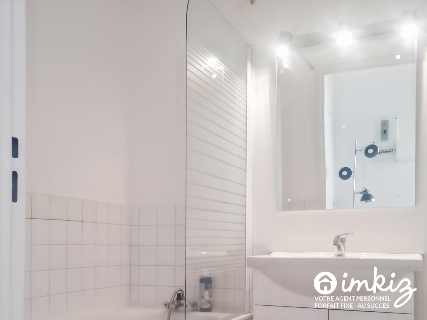 
                                                Vente
                                                 studio  33m2 avec loggia  isolée