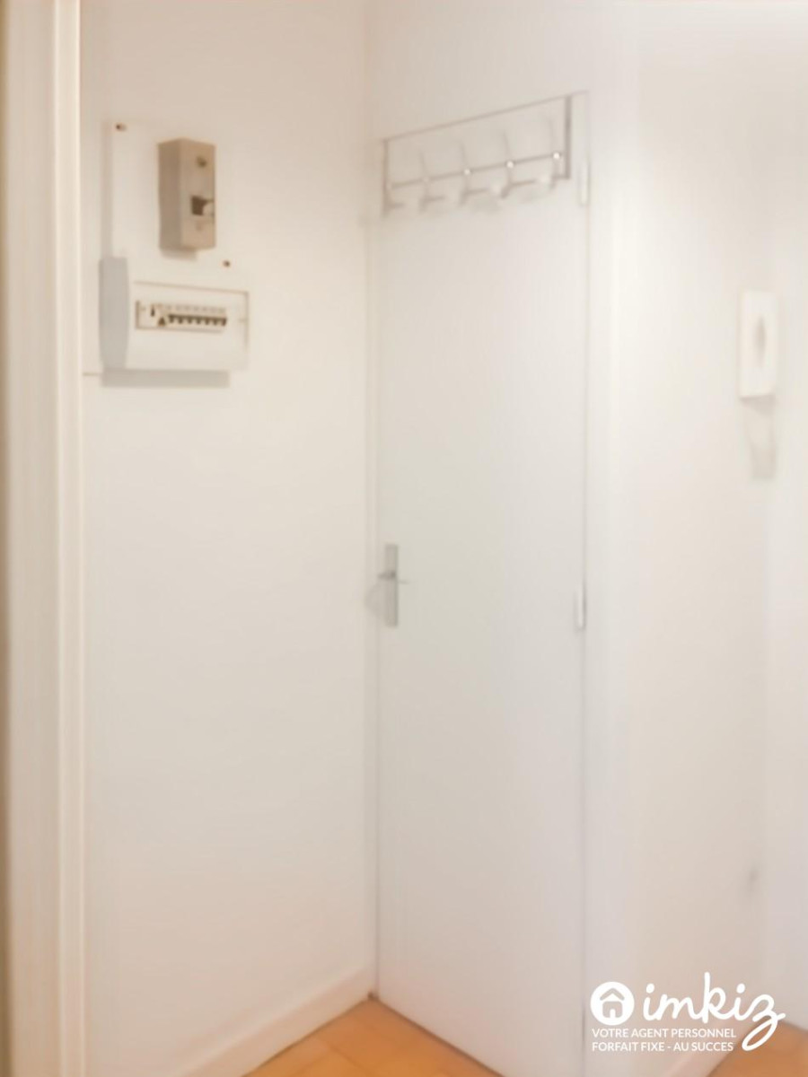 
                                                Vente
                                                 studio  33m2 avec loggia  isolée