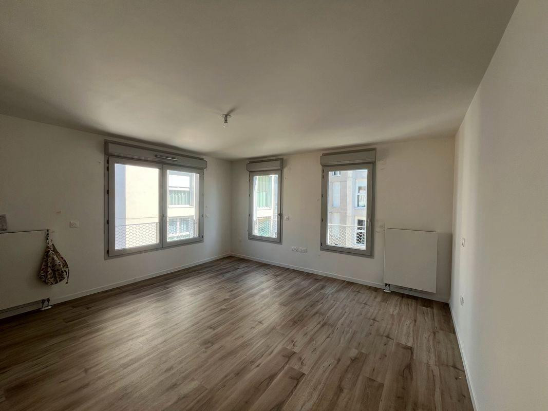 
                                                Location
                                                 Studio 33m2 Romainville, proche métro
