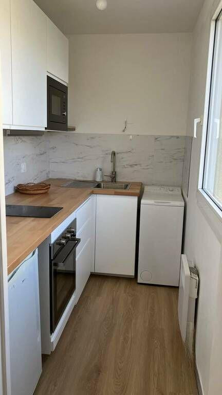 
                                                Location
                                                 Studio 35 m² lumineux bien desservi