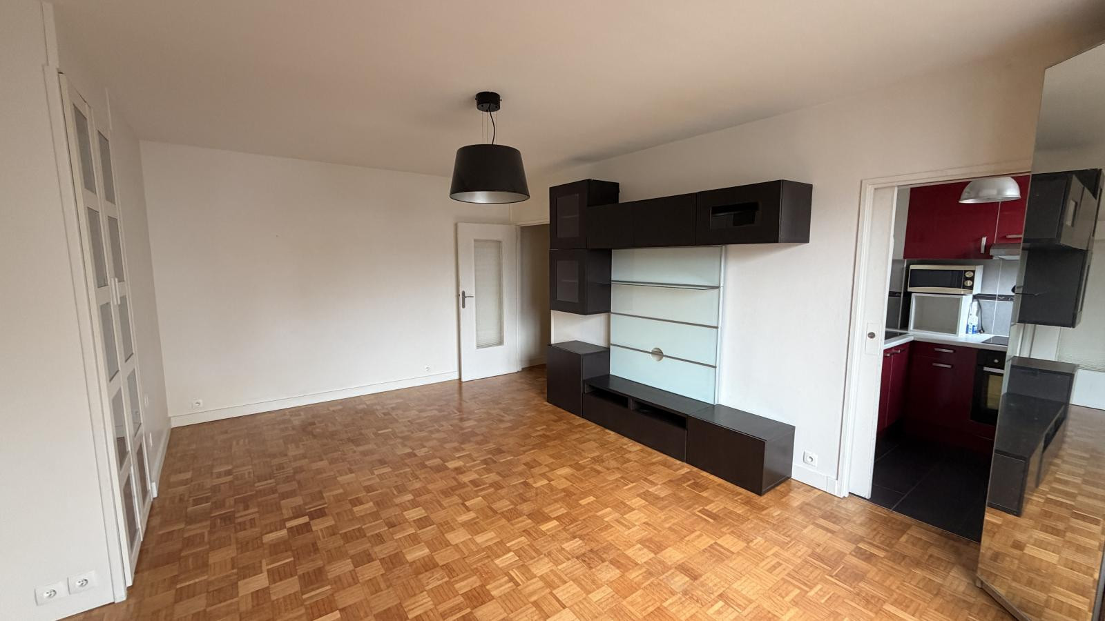
                                                Location
                                                 Studio 35m2 - cuisine équipée & balcon - Paris 13