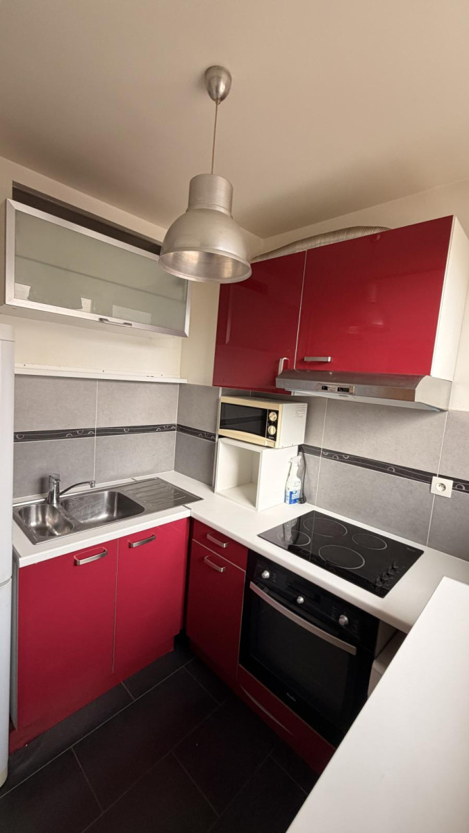 
                                                Location
                                                 Studio 35m2 - cuisine équipée & balcon - Paris 13