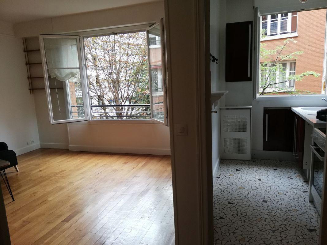 
                                                Location
                                                 Studio 36m2 meublé à louer, Paris 16e 1350e CC