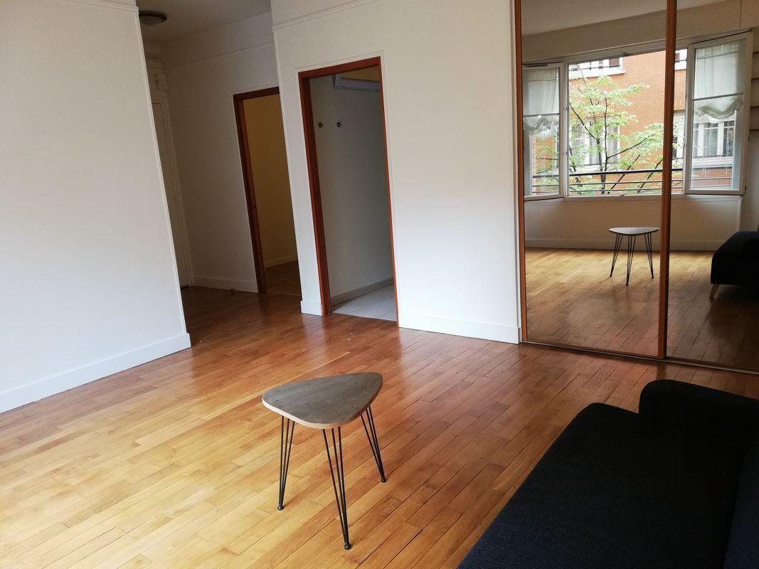 
                                                Location
                                                 Studio 36m2 meublé à louer, Paris 16e 1350e CC