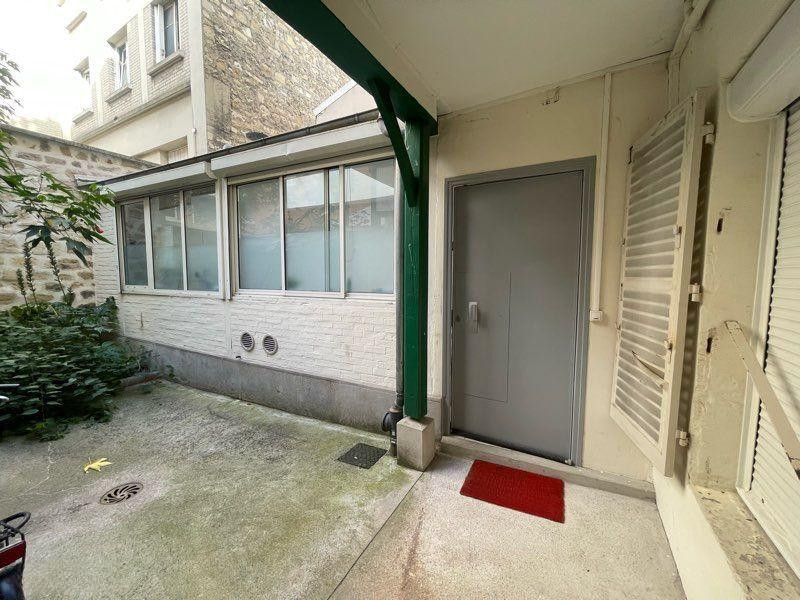 
                                                Location
                                                 Studio 37 rue Lhomond