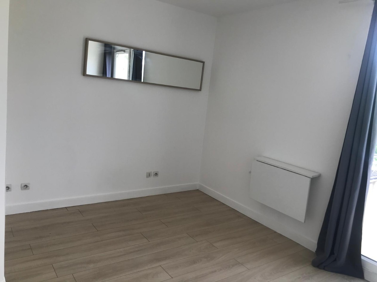 
                                                Location
                                                 studio