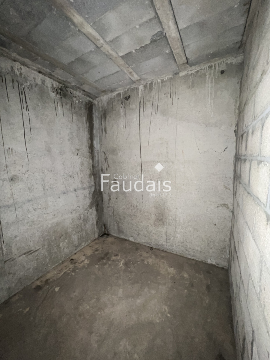 
                                                Location
                                                 Studio 