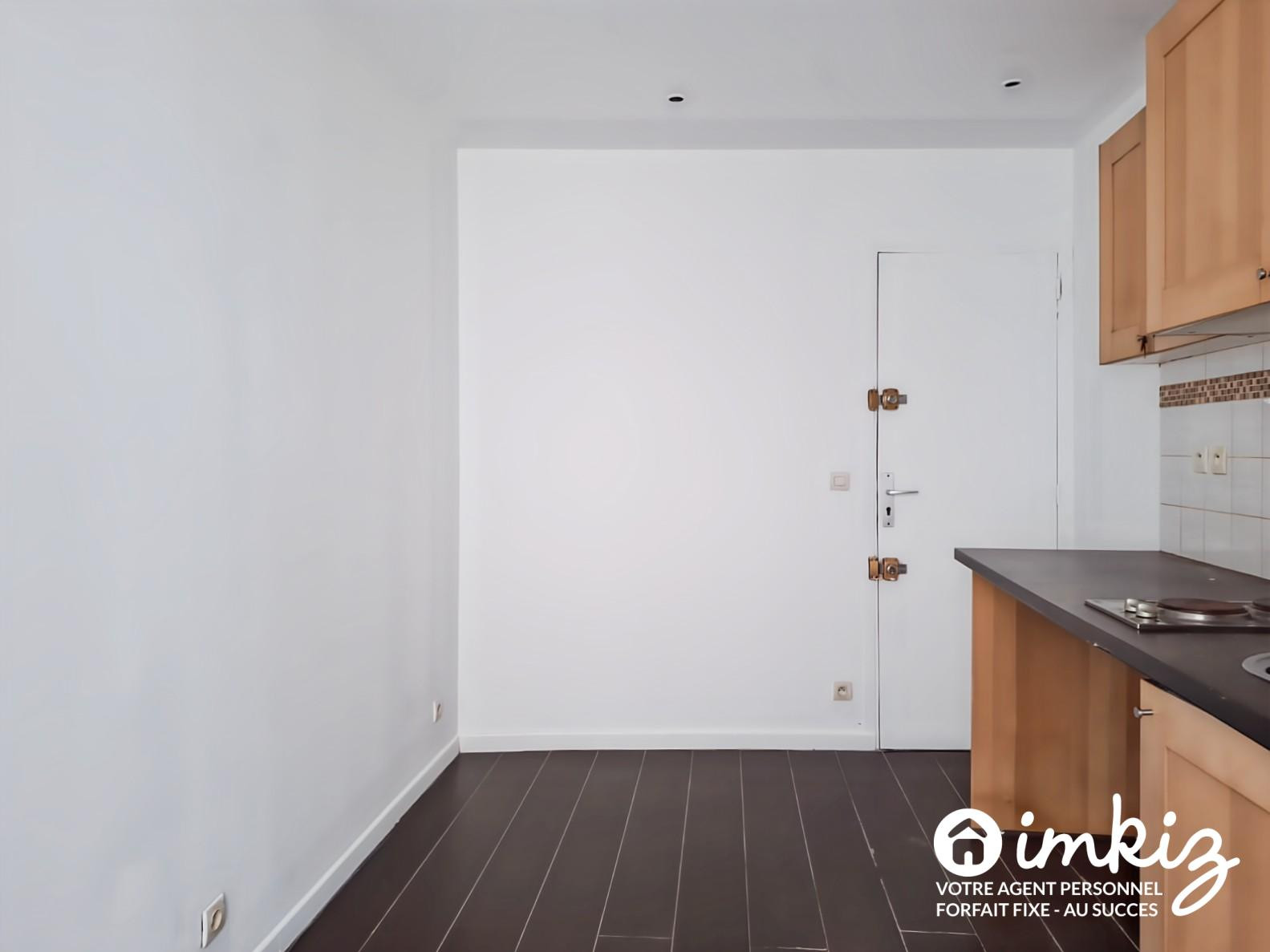 
                                                Vente
                                                 Studio 9m2 - au pied du Sacré Cœur - DPE B