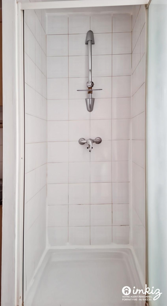 
                                                Vente
                                                 Studio 9m2 - au pied du Sacré Cœur - DPE B