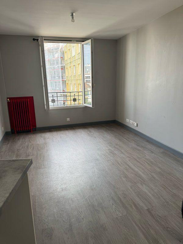 
                                                Location
                                                 Studio à 10 min de Paris Sud