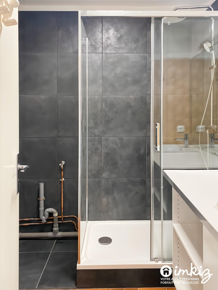 
                                                Vente
                                                 Studio à 2 pas des Buttes Chaumont