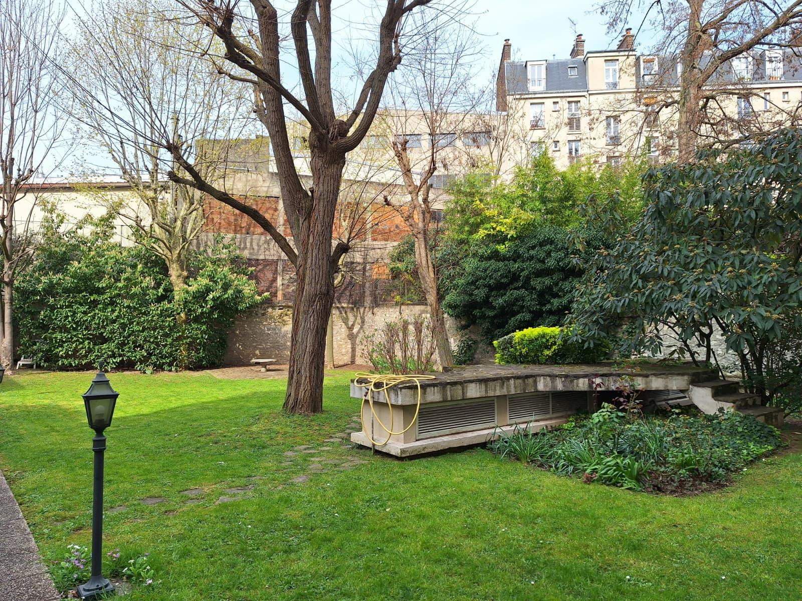 
                                                Vente
                                                 Studio à 2 pas des Buttes Chaumont