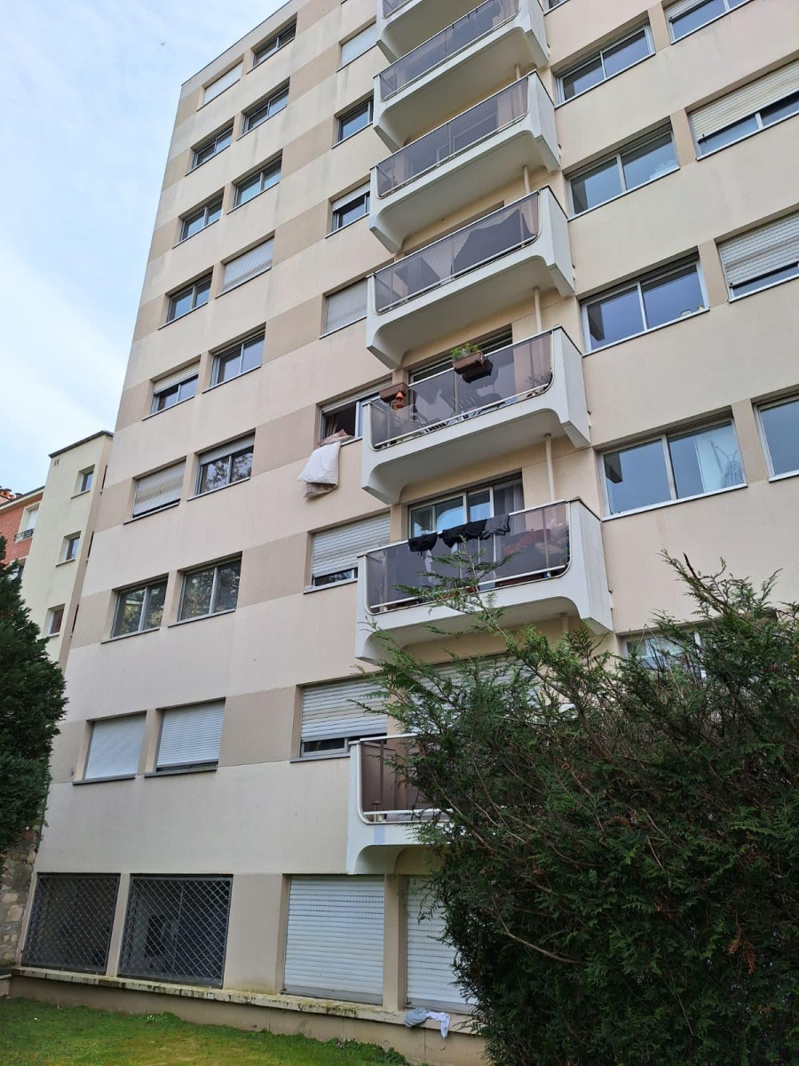 
                                                Vente
                                                 Studio à 2 pas des Buttes Chaumont