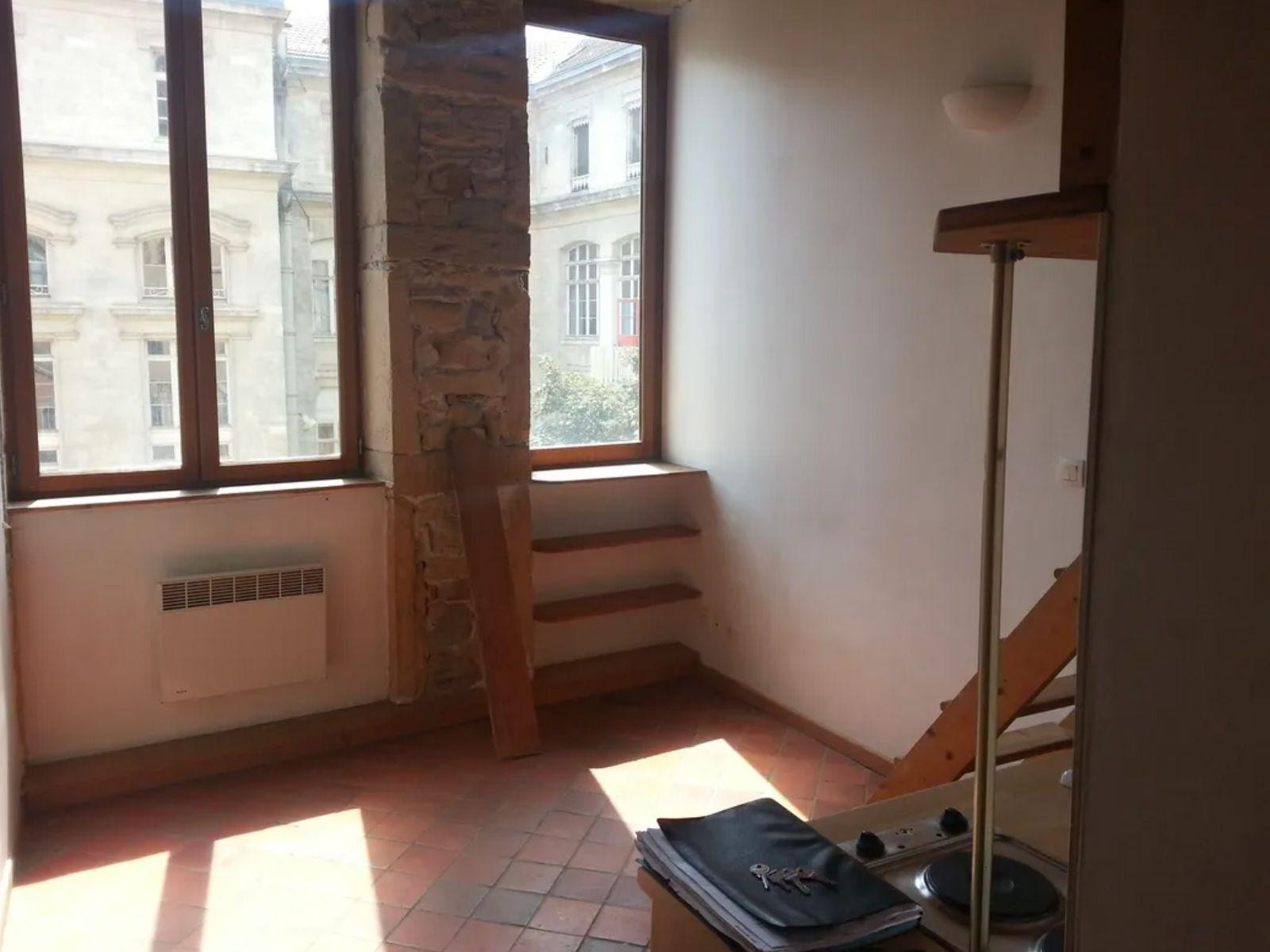 
                                                Location
                                                 STUDIO A 300 M de BELLECOUR