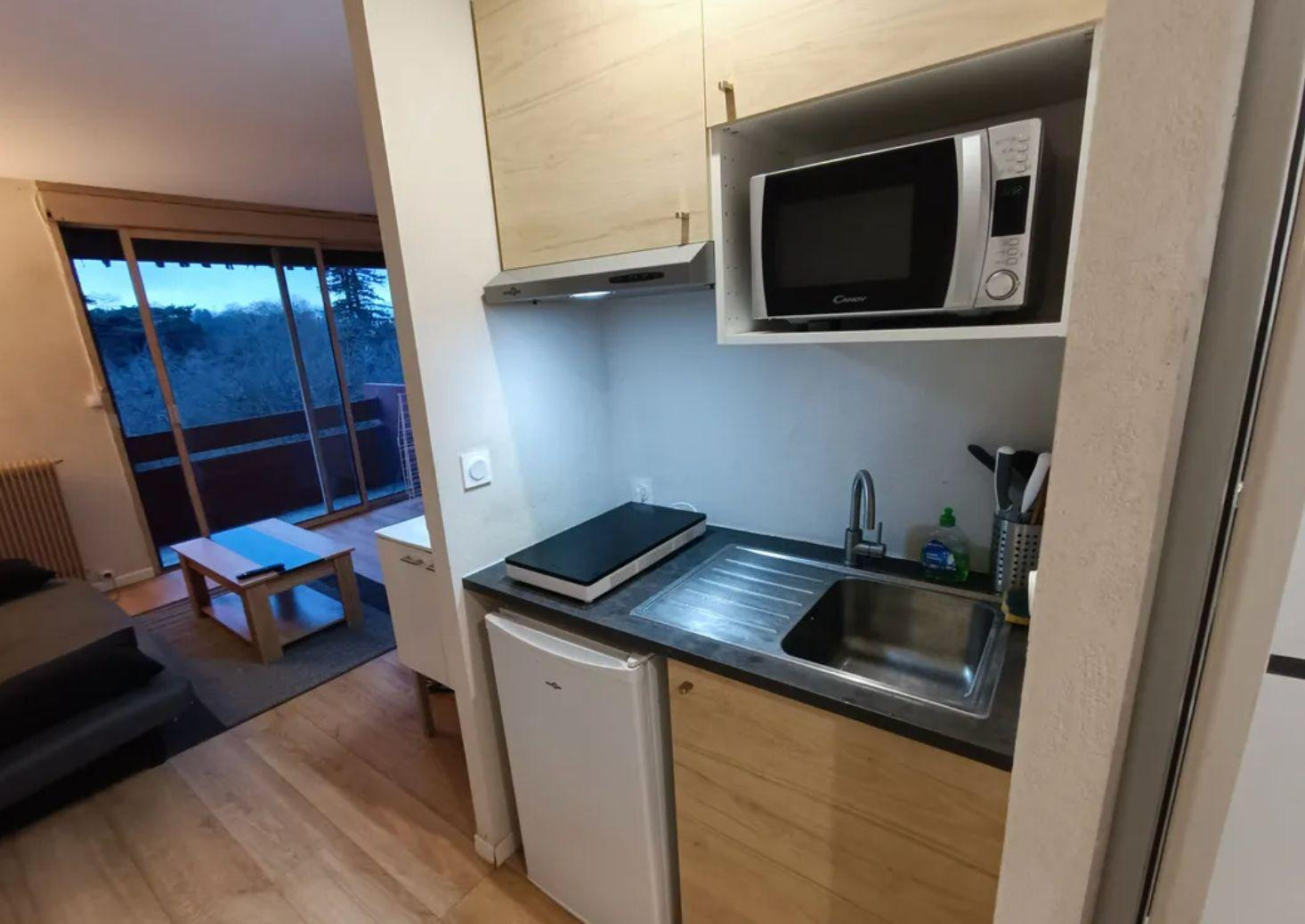 
                                                Location
                                                 Studio à 50 m du métro