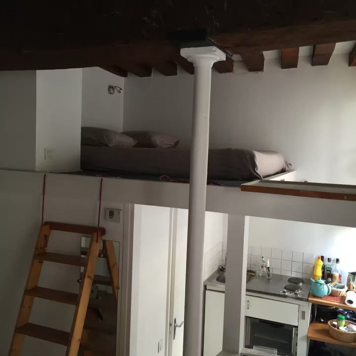 
                                                Location
                                                 Studio à deux pas de Notre Dame de Paris (loyer tout inclus)