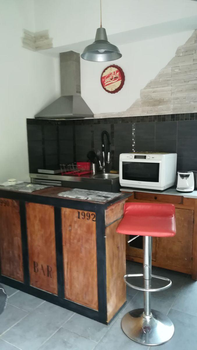 
                                                Location
                                                 Studio à la campagne avec commodités de la ville