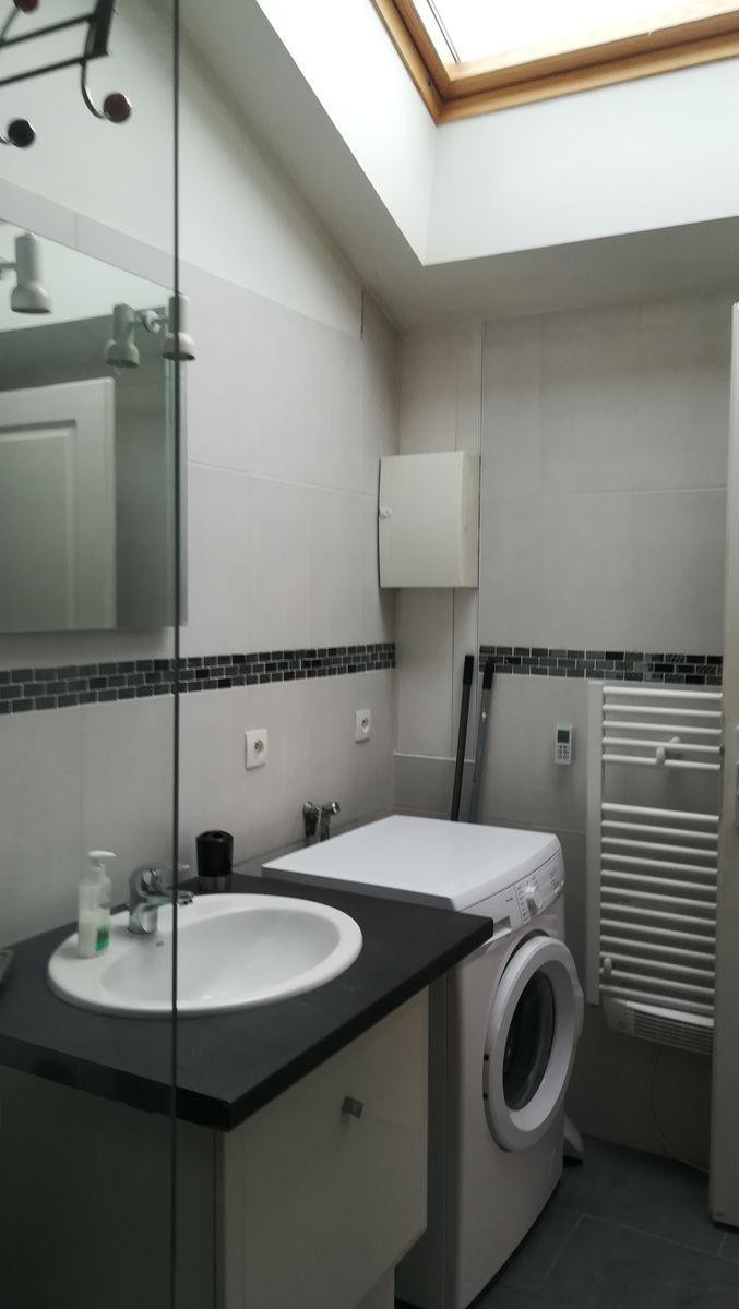 
                                                Location
                                                 Studio à la campagne avec commodités de la ville