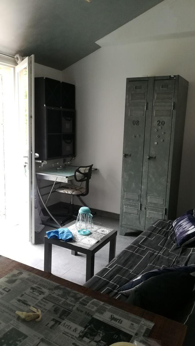 
                                                Location
                                                 Studio à la campagne avec commodités de la ville