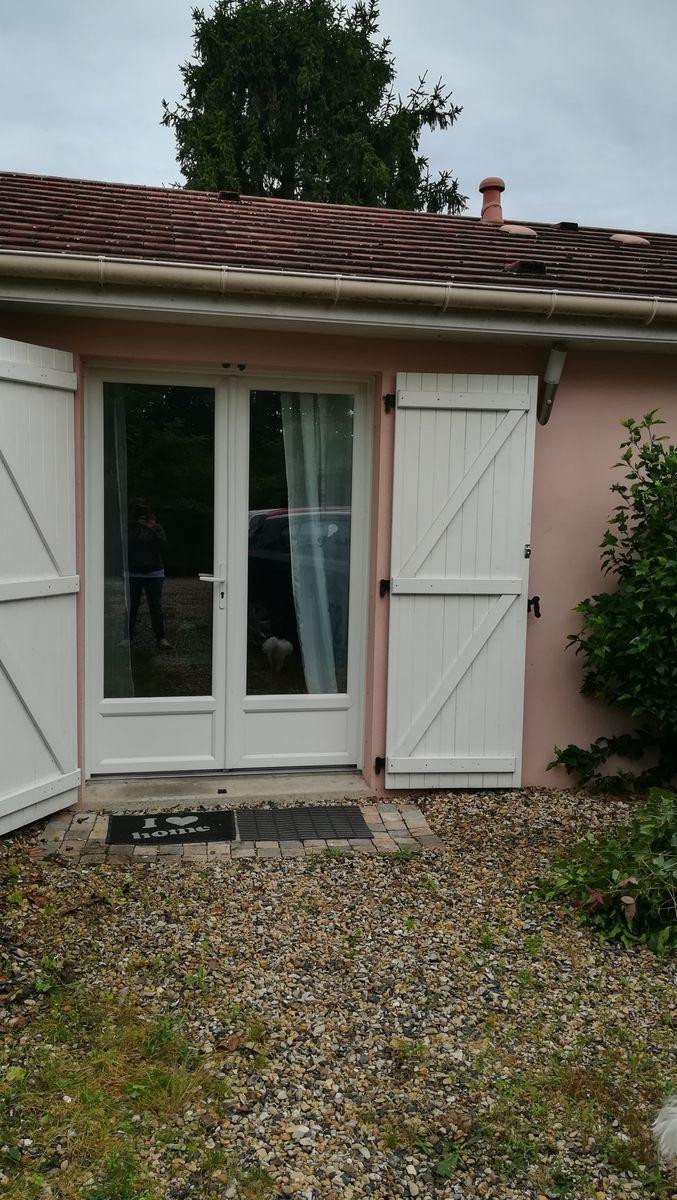 
                                                Location
                                                 Studio à la campagne avec commodités de la ville