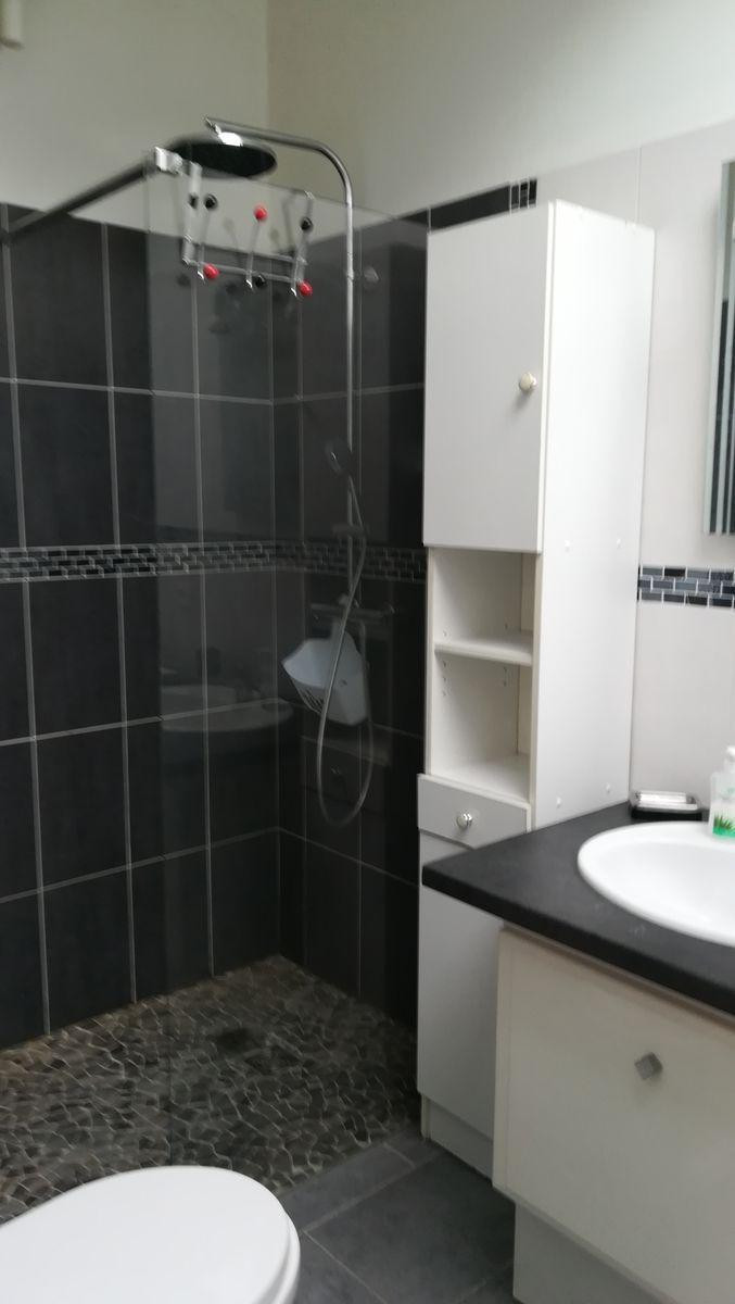 
                                                Location
                                                 Studio à la campagne avec commodités de la ville