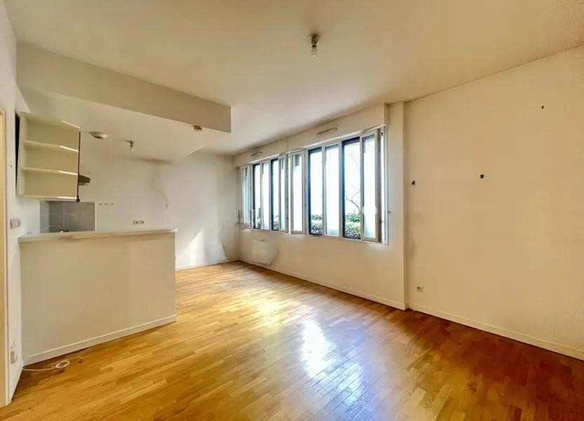 
                                                Location
                                                 Studio À louer
