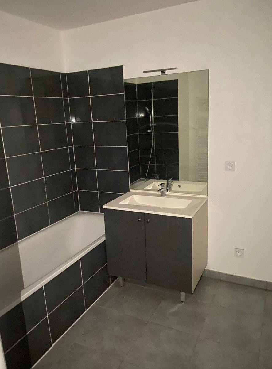
                                                Location
                                                 Studio à louer