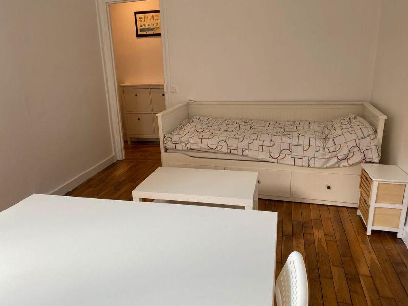 
                                                Location
                                                 Studio à louer