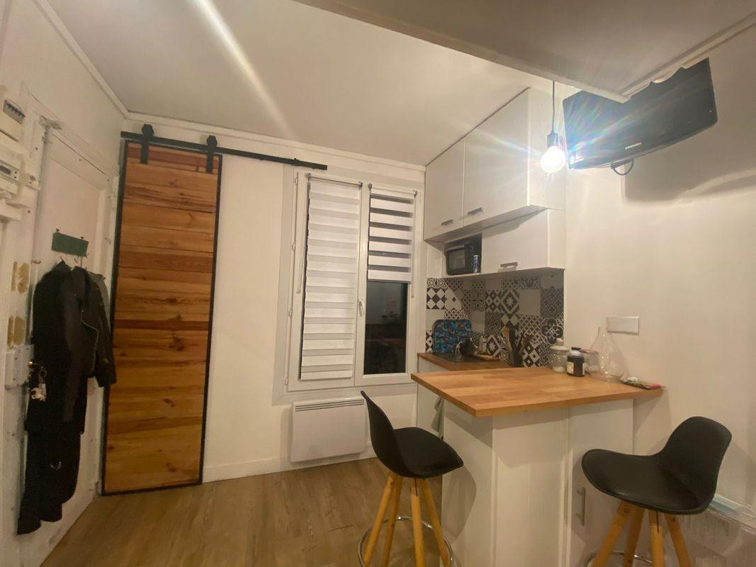 
                                                Location
                                                 Studio a louer