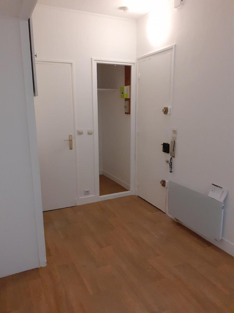 
                                                Location
                                                 Studio à louer Mairie du 18ème
