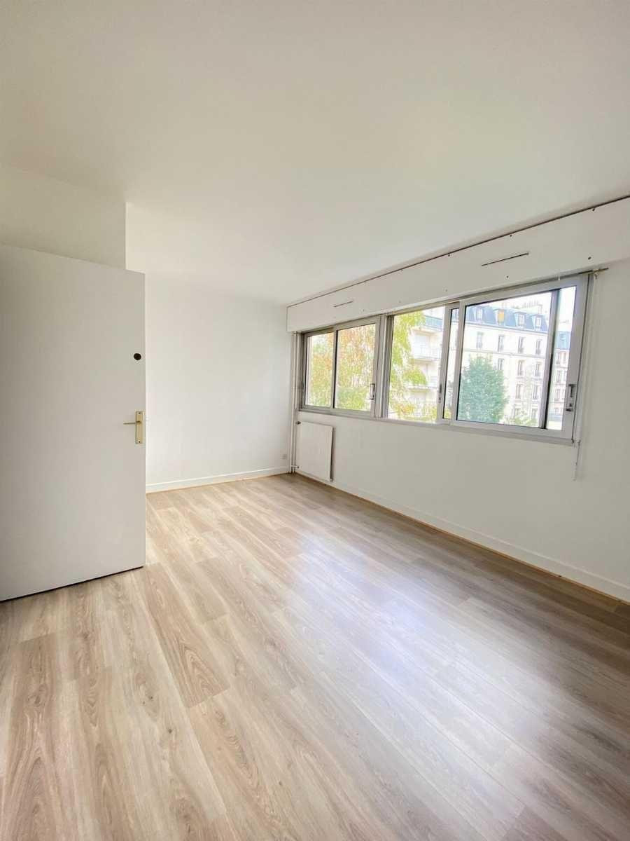 
                                                Location
                                                 Studio à Paris 15ème Convention