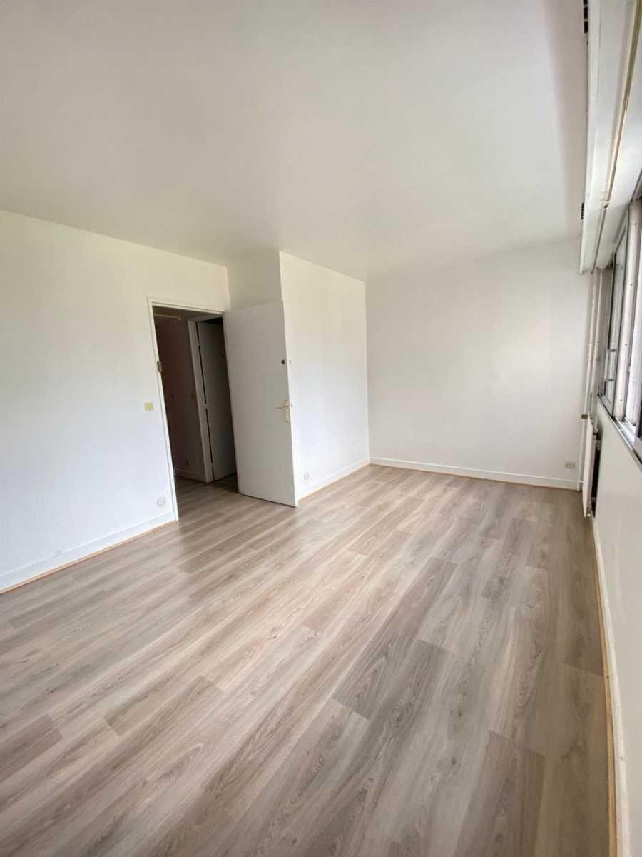 
                                                Location
                                                 Studio à Paris 15ème Convention