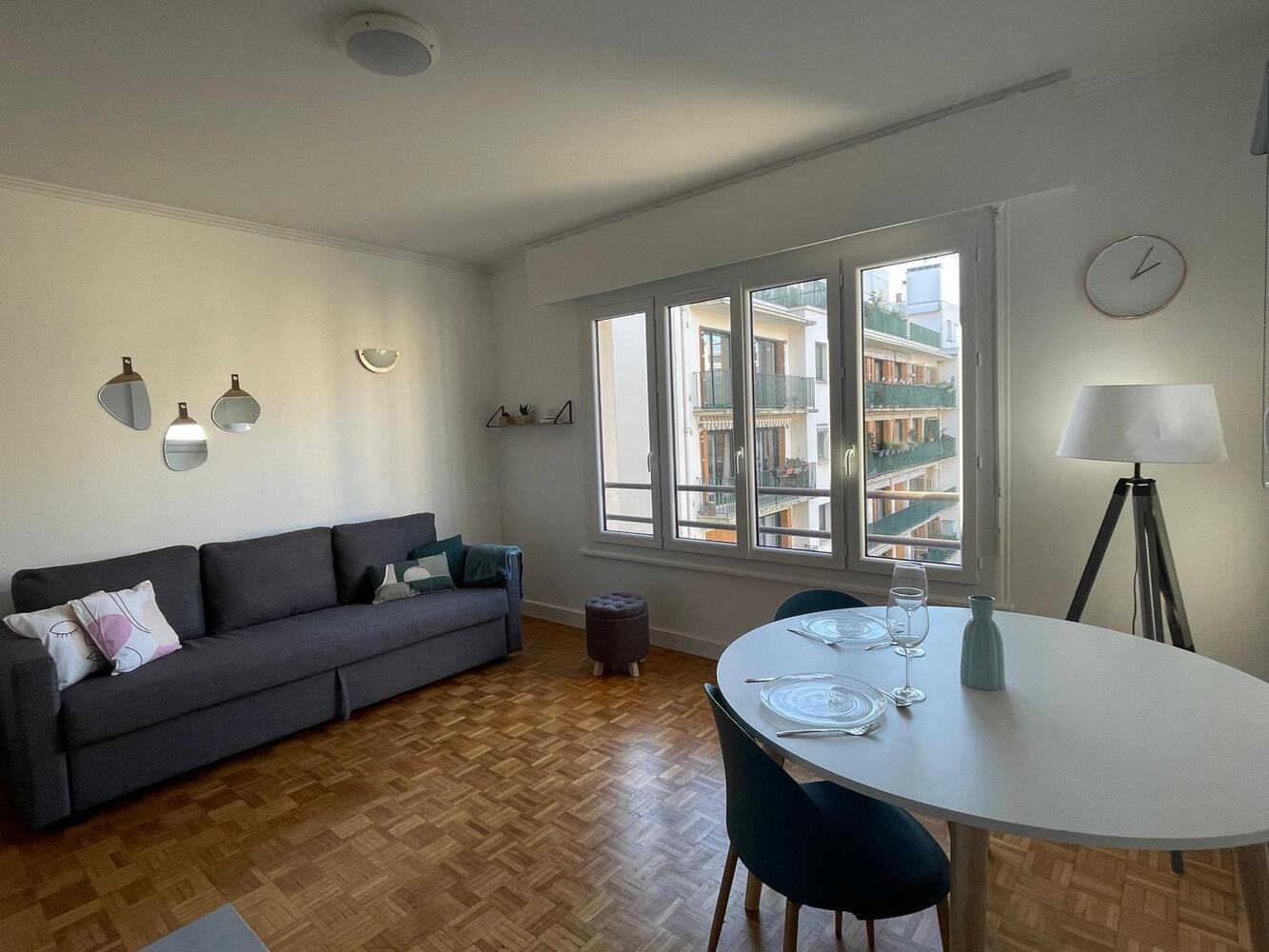 
                                                Location
                                                 Studio à proximité du métro Michel Bizot