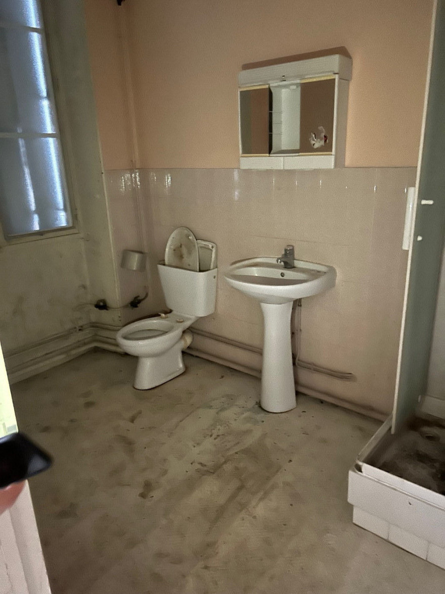 
                                                Vente
                                                 Studio à rénover