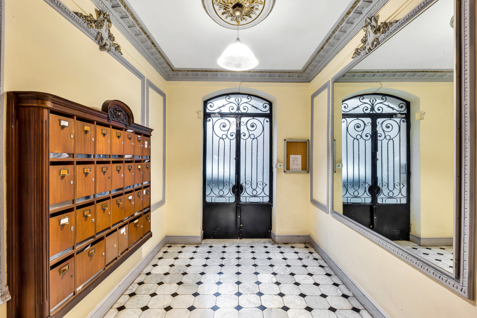 
                                                Vente
                                                 Studio à vendre à Nice – Carré d’Or