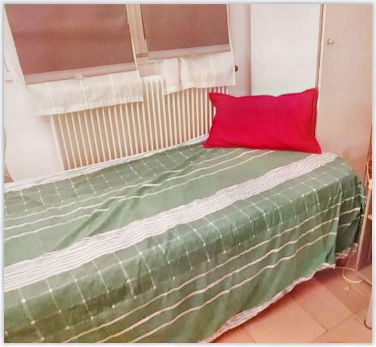 
                                                Location
                                                 Studio agréable et clair