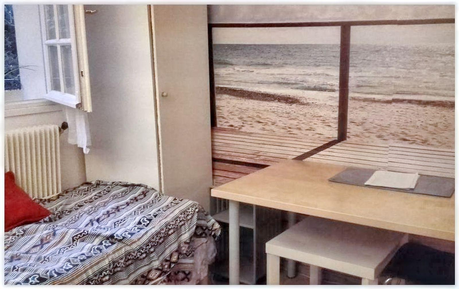 
                                                Location
                                                 Studio agréable et clair