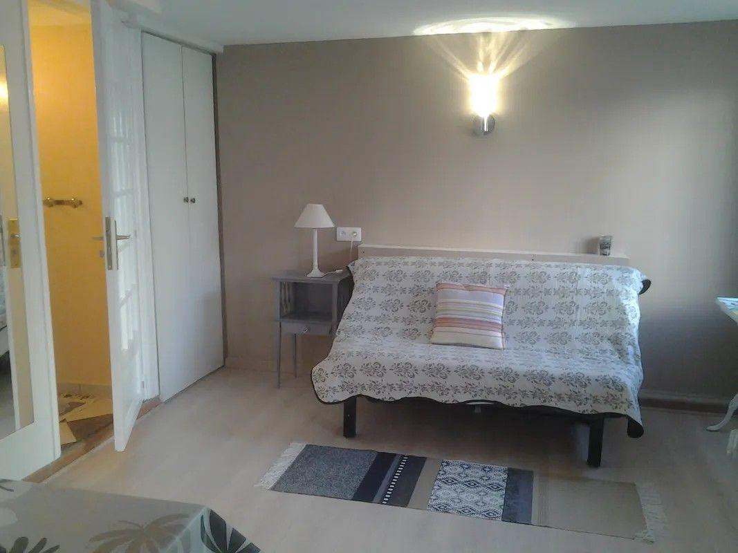 
                                                Location
                                                 Studio agréable indépendant vue sur jardin