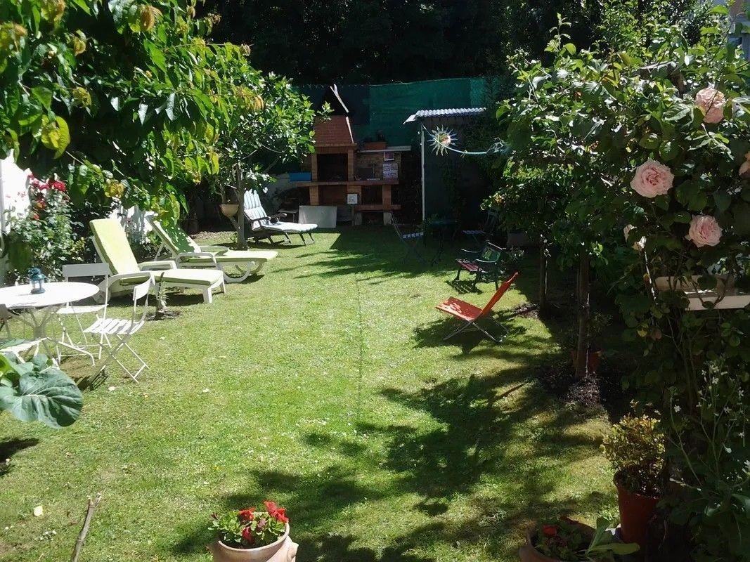 
                                                Location
                                                 Studio agréable indépendant vue sur jardin